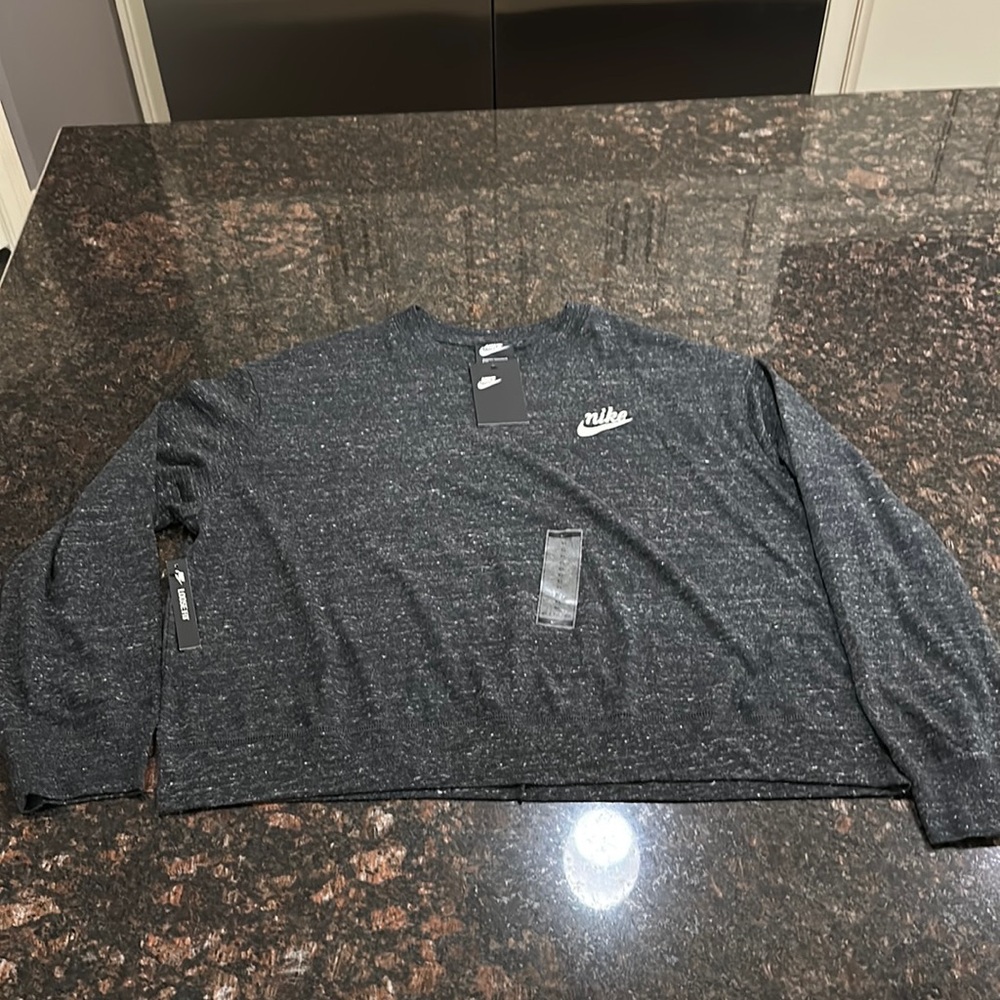 Women’s Nike XL lightweight top. NWT